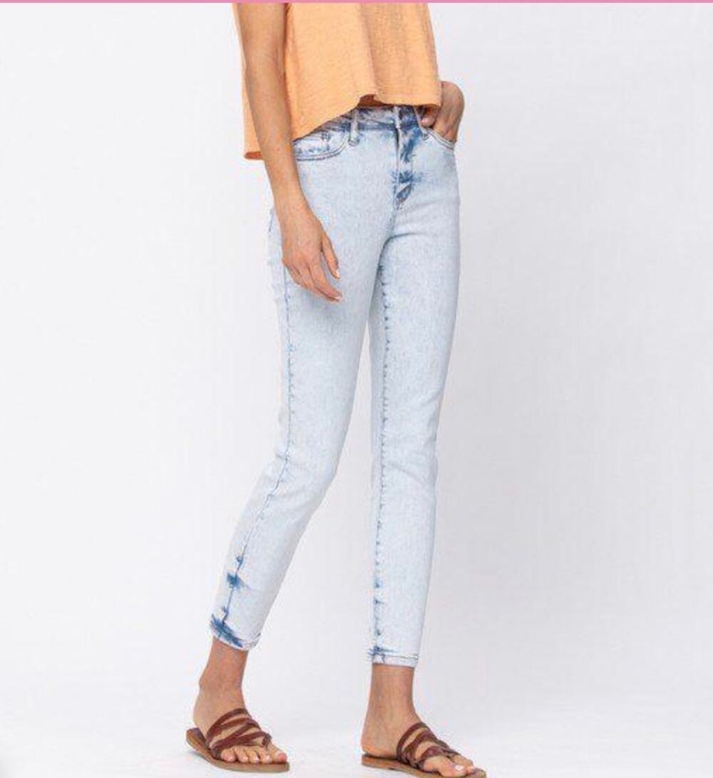 Judy Blue High Waist Light Wash Slim Fit Jeans Raw Hem Size 11/30 *88241 EUC